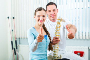 Patientin bei der Physiotherapie