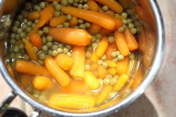 Erbsen und Möhren