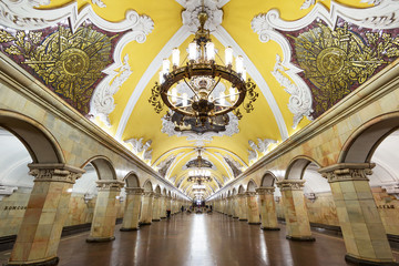 Fototapety  Stacja metra Komsomolskaja w Moskwie, Rosja. Luksusowe wnętrze metra.
