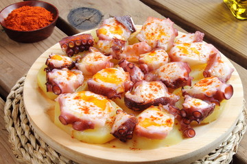 Ración de pulpo a la gallega