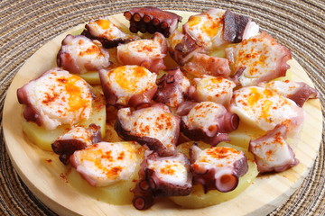 Pulpo a la gallega o á feira con cachelos
