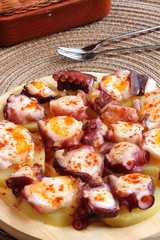Ración de pulpo a la gallega con cachelos