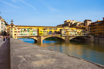Fototapeta na wymiar FLORENCE, Włochy - maja 04 Ponte Vecchio jest jednym z symboli