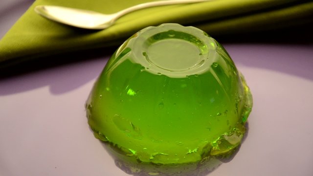 Postre de gelatina sabor manzana