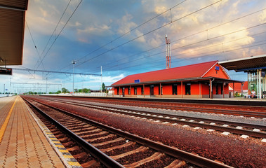 Obraz na płótnie Canvas Train station platform