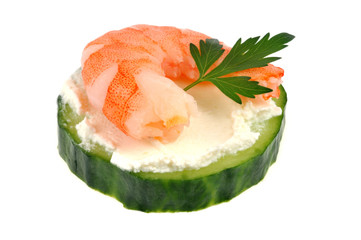 Concombre, crevette et brin de persil