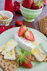 Crisp bread and cheese