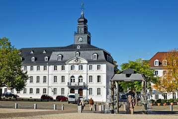 Saarbrücken Altes Rathaus am Schlossplatz im Sommer