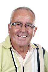 Retraité en train de sourire.