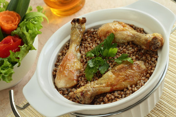 Buckwheat porridge and fried chicken