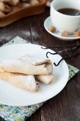 French vanilla bun with icing sugar