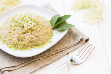 Risotto with elderflowers