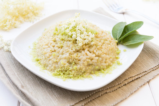 Risotto with elderflowers