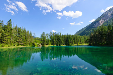 Fototapeta na wymiar Green Lake (Green Lake) w Bruck an der Mur, Austria