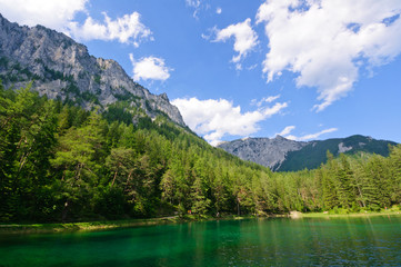 Fototapeta na wymiar Green Lake (Green Lake) w Bruck an der Mur, Austria