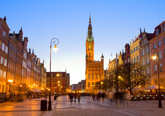 Fototapeta na wymiar Stare Miasto w Gdańsku z ratusza w nocy