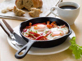 Fried egg with vegetable (shakshuka)