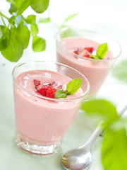 strawberry yoghurt dessert