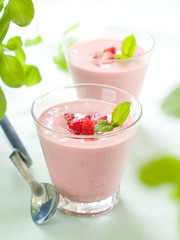 strawberry yoghurt dessert