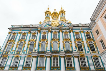 Fototapeta na wymiar Stary pałac vitage rosyjski przedni widok