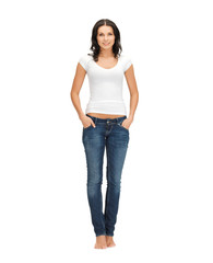 Obraz premium woman in blank white t-shirt