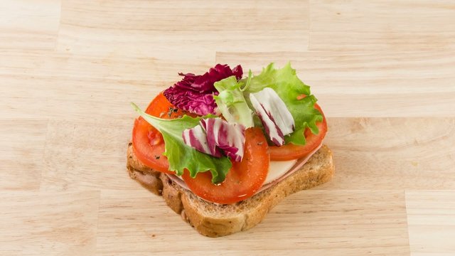 sandwich con prosciutto e formaggio