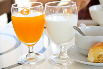 woman eating healthy breakfast