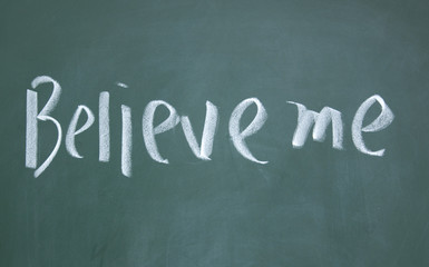 Obraz premium believe me sign