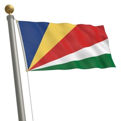 Die Flagge von Seychellen flattert am Fahnenmast