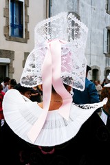 Coiffe et costumme traditionnel (Bretagne)