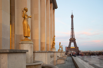 Paris, Sculptures on Trocadero with Eiffel Tower view, France - obrazy, fototapety, plakaty