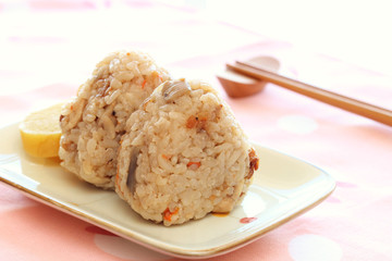 炊き込みご飯のおにぎり