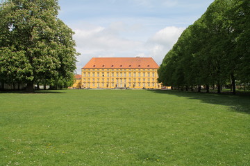 Fototapeta na wymiar Das Schloss im Frühjahr