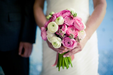 Obraz na płótnie Canvas wedding bouquet flowers with colored flowers