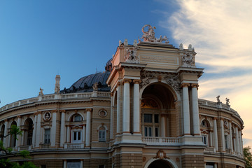 Fototapeta na wymiar Budynek teatru Opery publicznych w Odessie