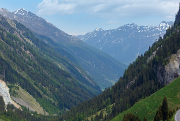Fototapeta na wymiar Alpine view from Kaunertaler Gletscherstrasse (Austria)