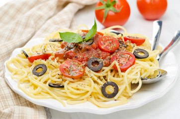spaghetti with tomato sauce, cherry tomatoes and olives
