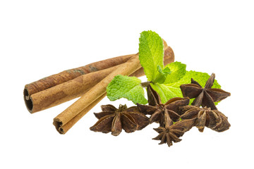 Star-anise, mint and cinnamon