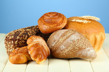 Composition with bread and rolls