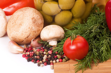 Obraz na płótnie Canvas Olives with fresh vegetable and spices