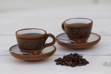 Set de cafe, granos de cafe, azucarera y tasas.