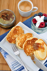 Pancakes mit Zimtbutter