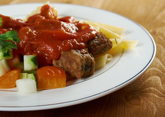  pasta with tomato beef sauce