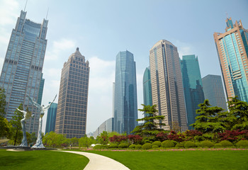 Obraz premium Shanghai park and skyscrapers