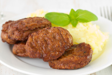 meatballs with mashed potato and basil