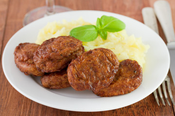 meatballs with mashed potato