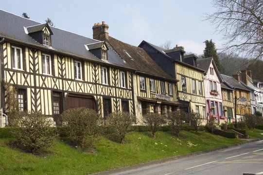 le bec hellouin en normandie