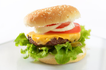 Burger mit Sojabratling und Sojakäse