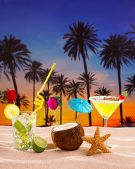 Obraz premium beach cocktail sunset on palm tree sand mojito margarita