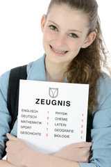 Sch&uuml;lerin zufrieden mit gutem Zeugnis